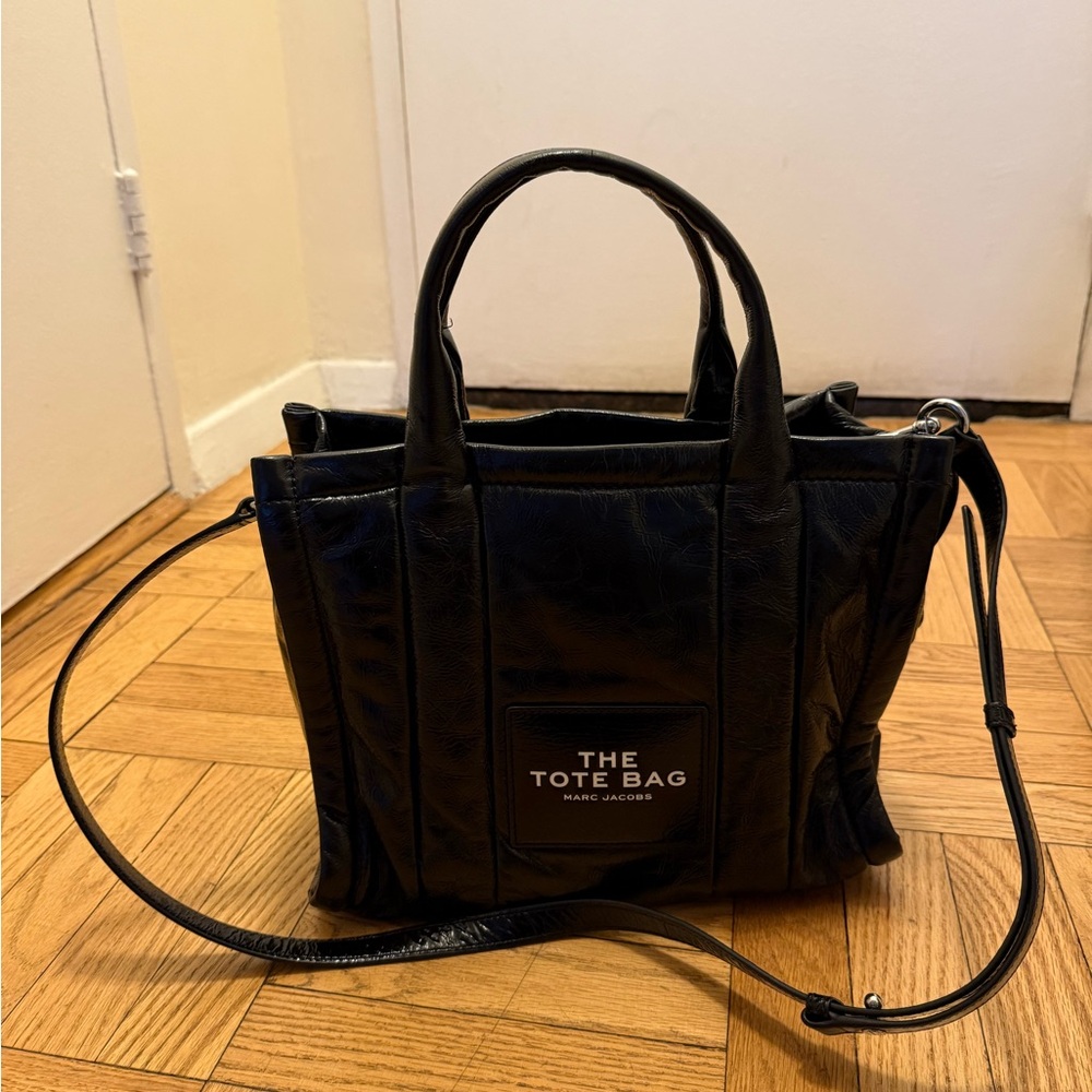 Marc Jacobs Medium Crinkle Leather Tote Bag in Black